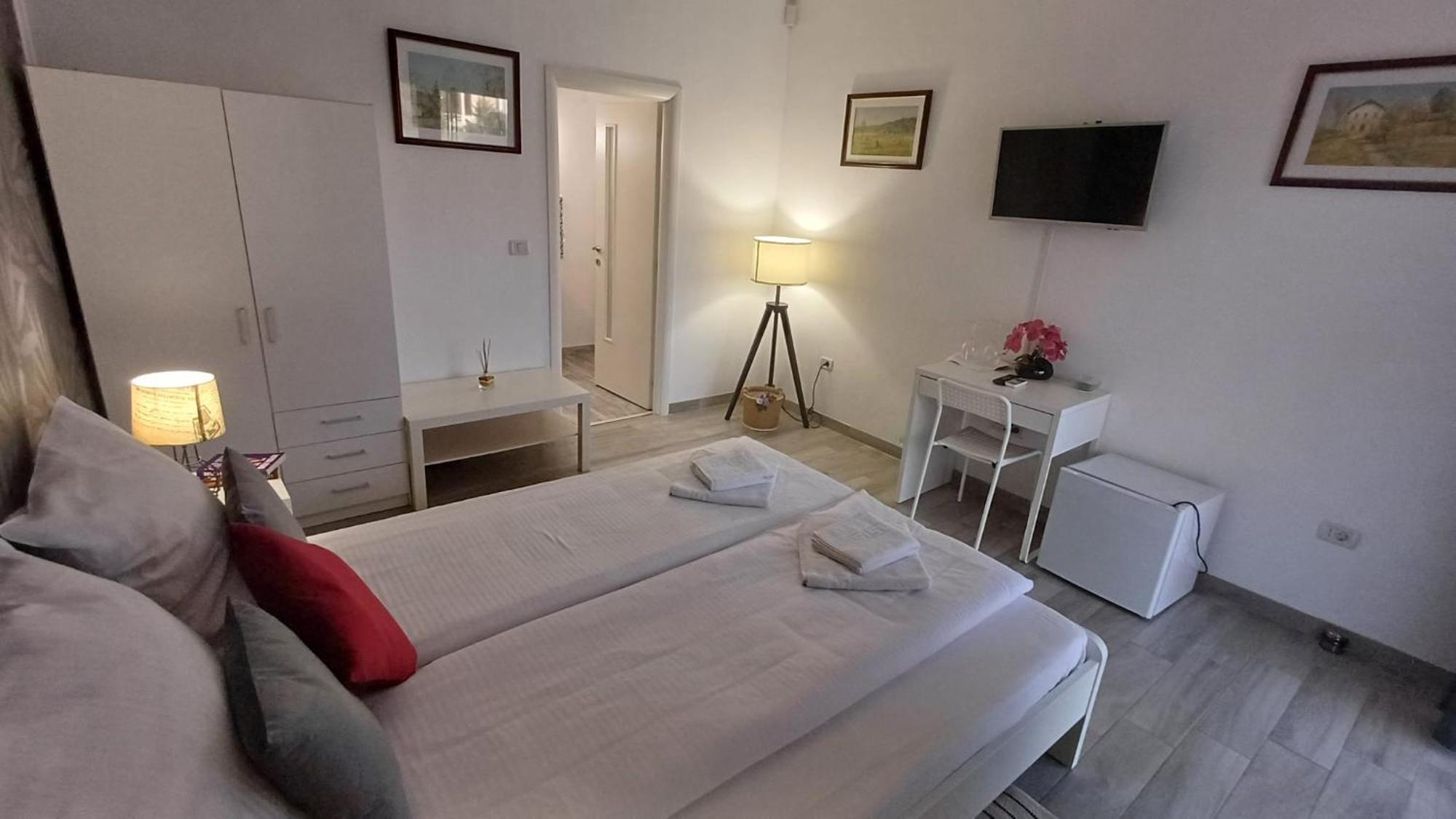Neferprod Apartments - Is - Cam 01 Temeşvar Dış mekan fotoğraf